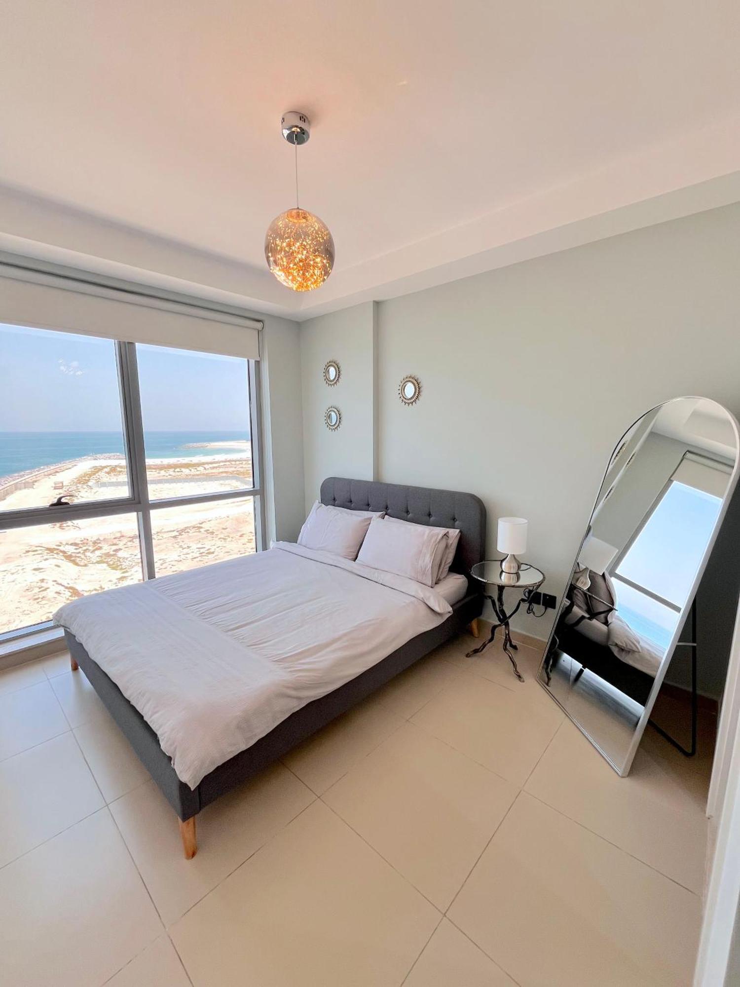 Luxurious 2 Bedroom Beachfront Apartment - Direct Seaview Ra’s al-Chaima Exterior foto