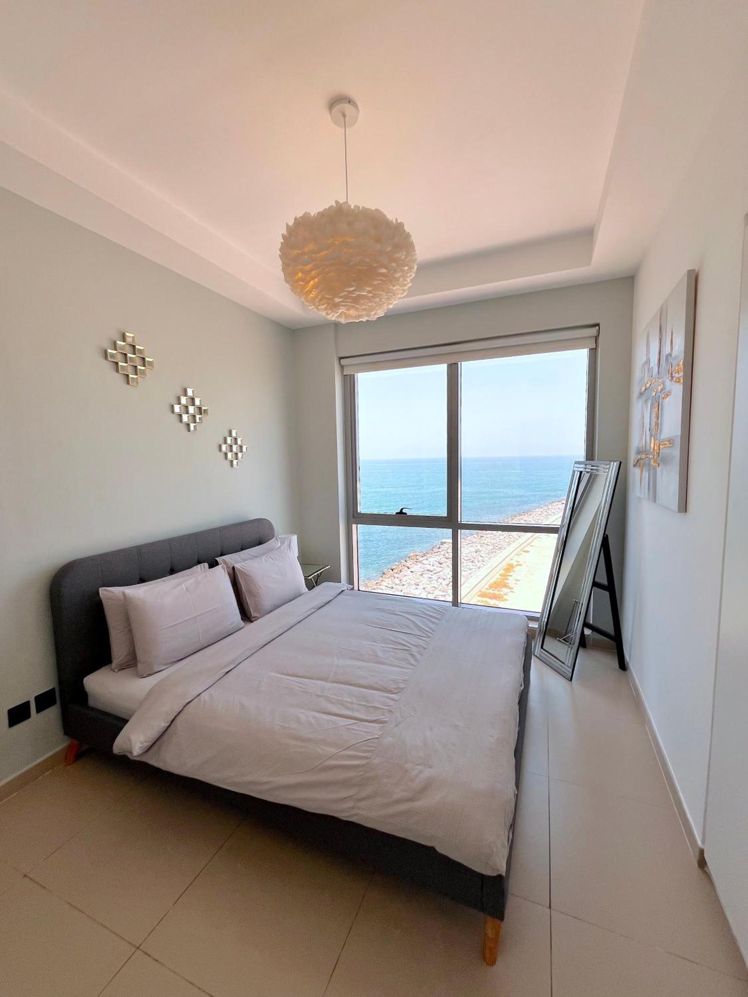 Luxurious 2 Bedroom Beachfront Apartment - Direct Seaview Ra’s al-Chaima Exterior foto